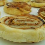 Roulés feuilletés au thon et au fromage