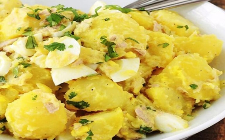 Salade de pommes de terre au thon et oeufs durs