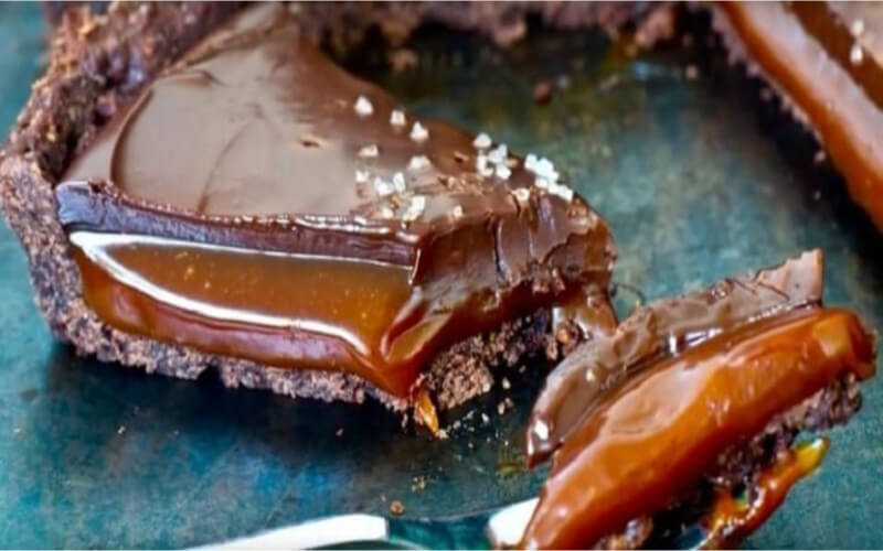 Tarte au chocolat, intérieur fondant au caramel salé