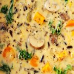 Soupe de riz sauvage et champignons à l'ail