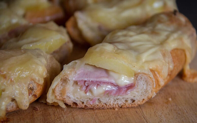 Baguette raclette aux pommes de terre et jambon