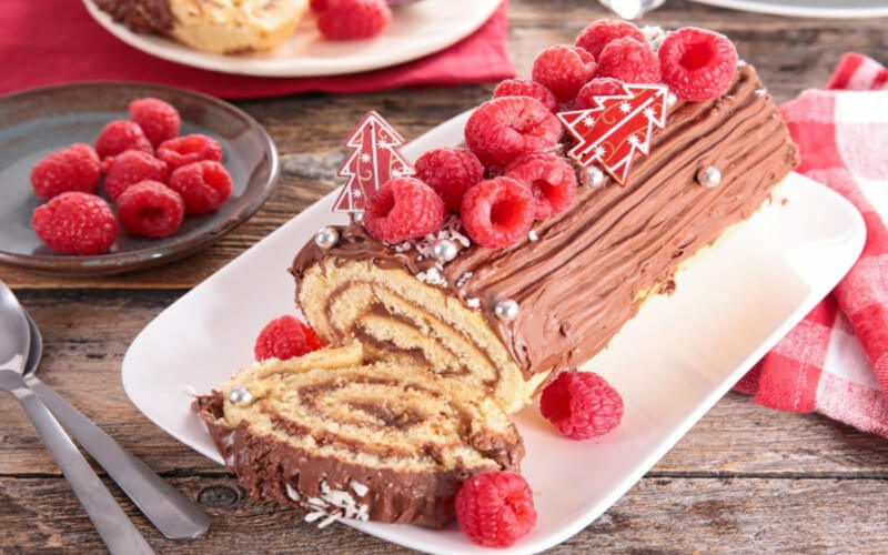 Bûche chocolat framboise parfaite pour Noël – Toutes Recettes