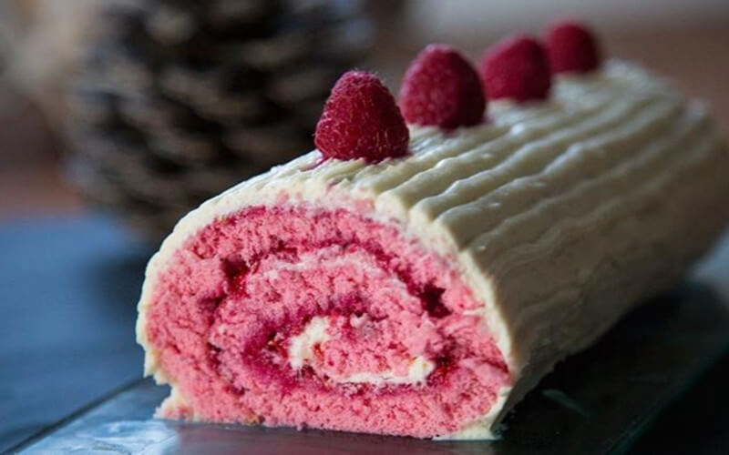 Bûche de noël au mascarpone chocolat blanc et framboises