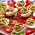 Oeufs farcis au thon et salade piémontaise