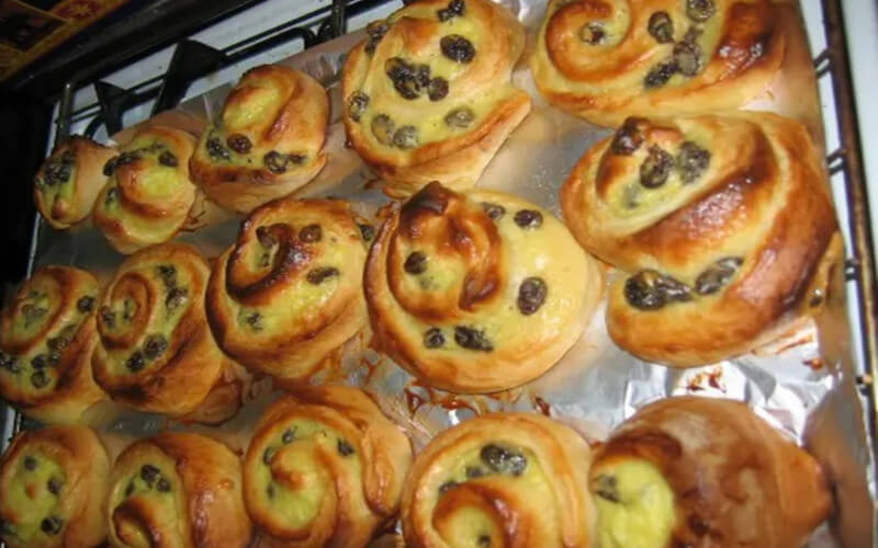 Pains aux raisins à la crème pâtissière un vrai régal