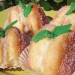 Pêches briochées fourrées à la crème pâtissière