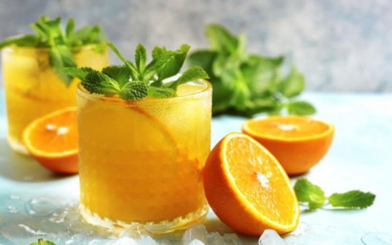 Punch rhum-orange cocktail ensoleillé et festif