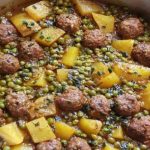 Tajine de viande hachée, petits pois et pommes de terre
