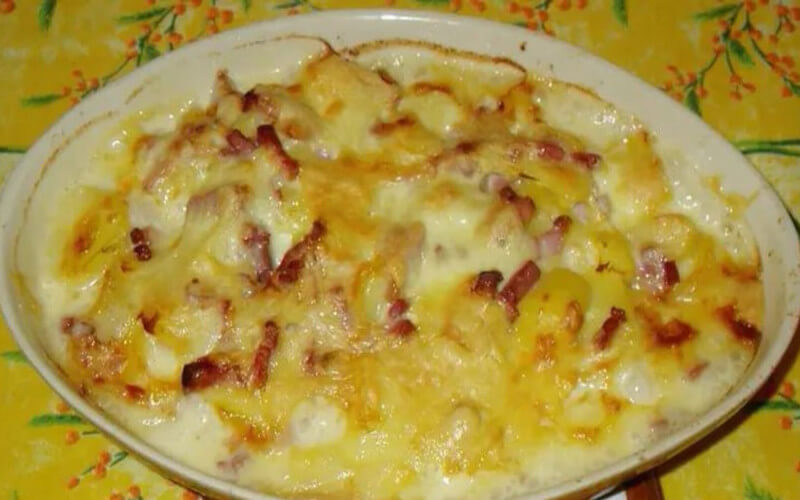 Tartiflette lardons reblochon au vin blanc