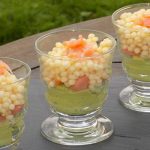 Verrines au saumon, avocat et petite perle de pâte