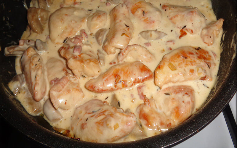 Émincés de Poulet Moutarde Lardons Champignons