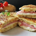 Omelette de pommes de terre farcie au jambon et au fromage