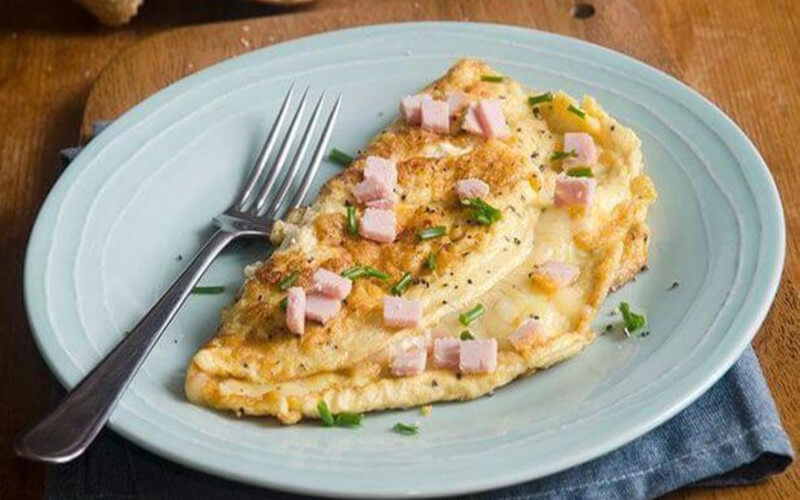 Omelette aux jambon et fromage de Cyril Lignac