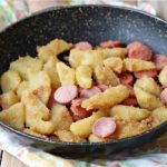 Pommes de terre sautées et saucisses à la poêle