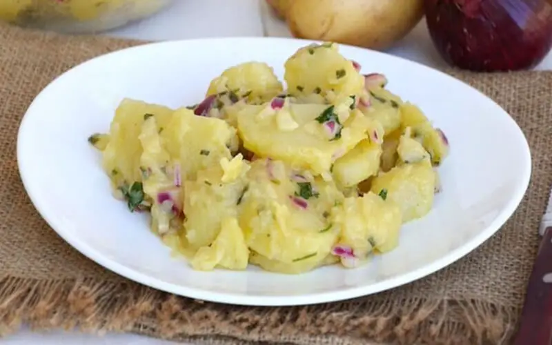 Salade de pomme de terre allemande, ou Kartoffelsalat