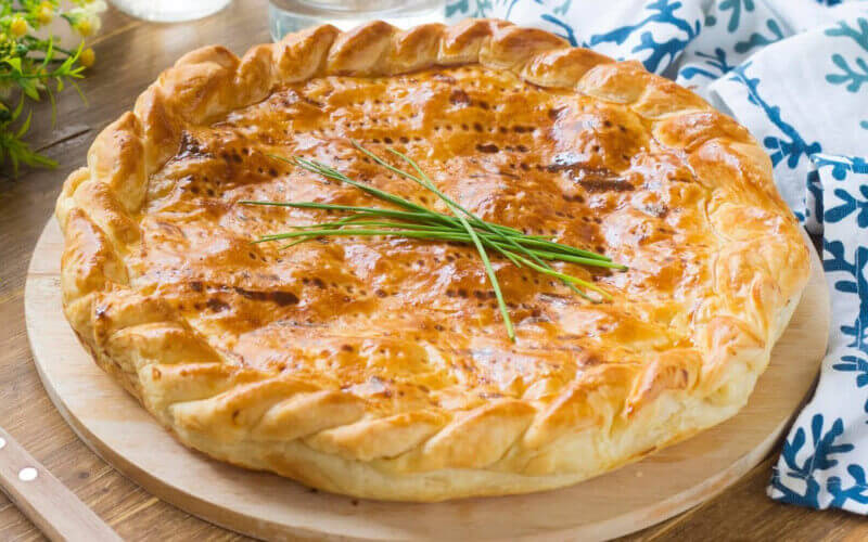 Tourte feuilletée aux pommes de terre et au saumon