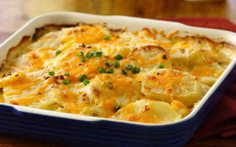 Gratin de pommes de terre, ail à la normande