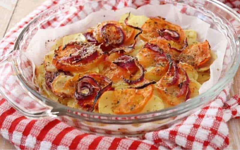 Gratin de pommes de terre et oignons au four