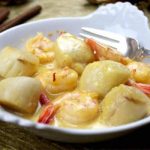 Noix saint jacques, crevettes au cidre et safran