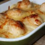 Coquilles Saint-Jacques sur fondue de poireaux à la crème fraîche