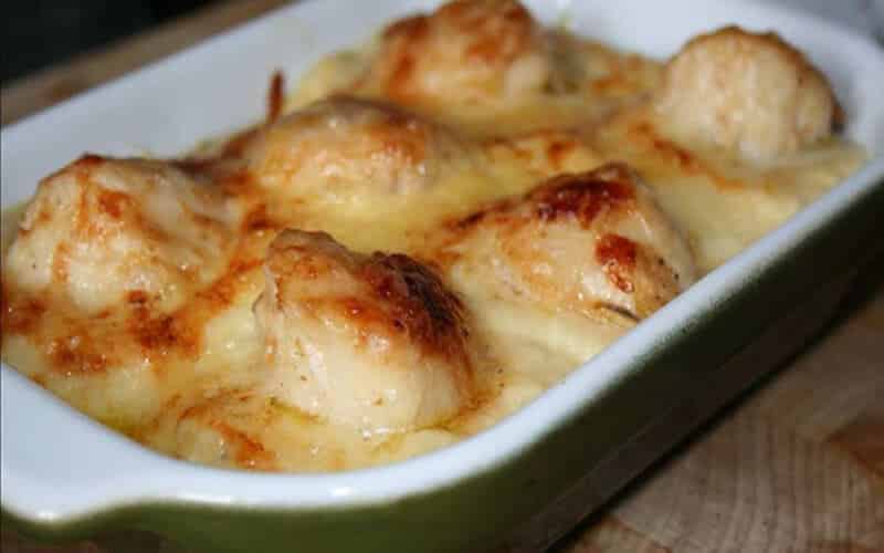 Coquilles Saint-Jacques sur fondue de poireaux à la crème fraîche