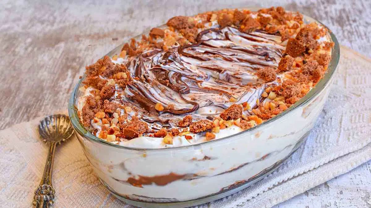 Dessert crémeux au Nutella aux biscuits émiettés et aux noisettes