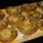 Tartelettes aux coquilles Saint-Jacques sur fondue de poireaux