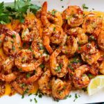 Crevettes hawaïennes au beurre et à l’ail en 20 minutes