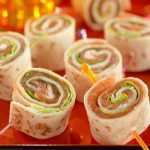 Rouleaux de tortillas farcies au saumon et à la crème fraîche