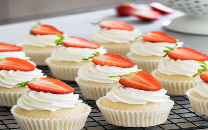 Cupcake aux fraises au cœur tendre