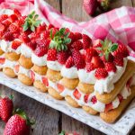 Tiramisu aux fraises et crème pâtissière sans œufs