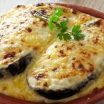 Aubergines farcies au poulet à la béchamel