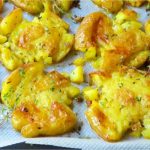 Les pommes de terre écrasées à l’ail et au thym