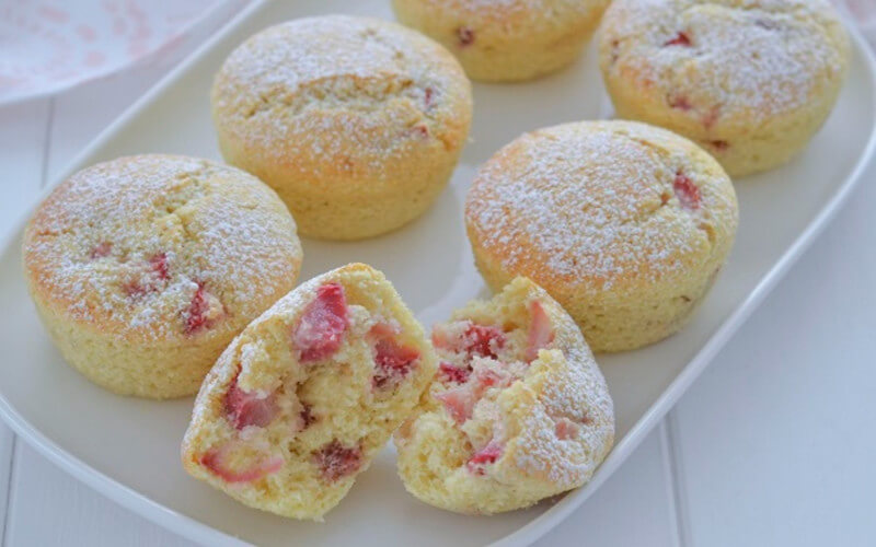 Muffins aux fraises et à la noix de coco