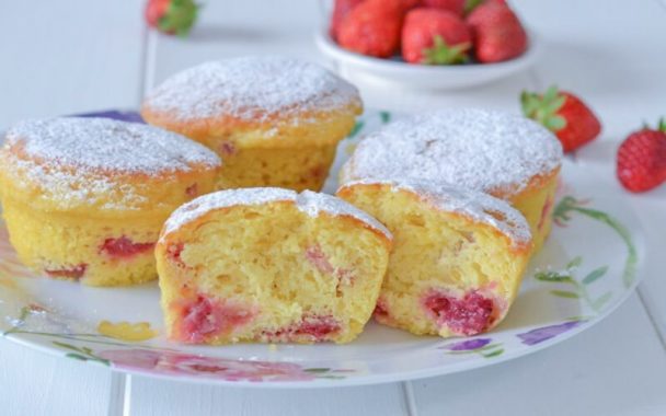 VINTAGE CHARLOTTE FRAISES Strawberry Shortcake Blueberry Muffin & pet