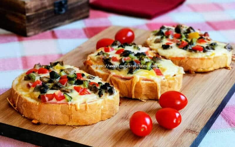 Sandwichs chauds aux champignons et tomates