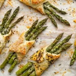Asperges vertes cuites au four en pâte feuilletée