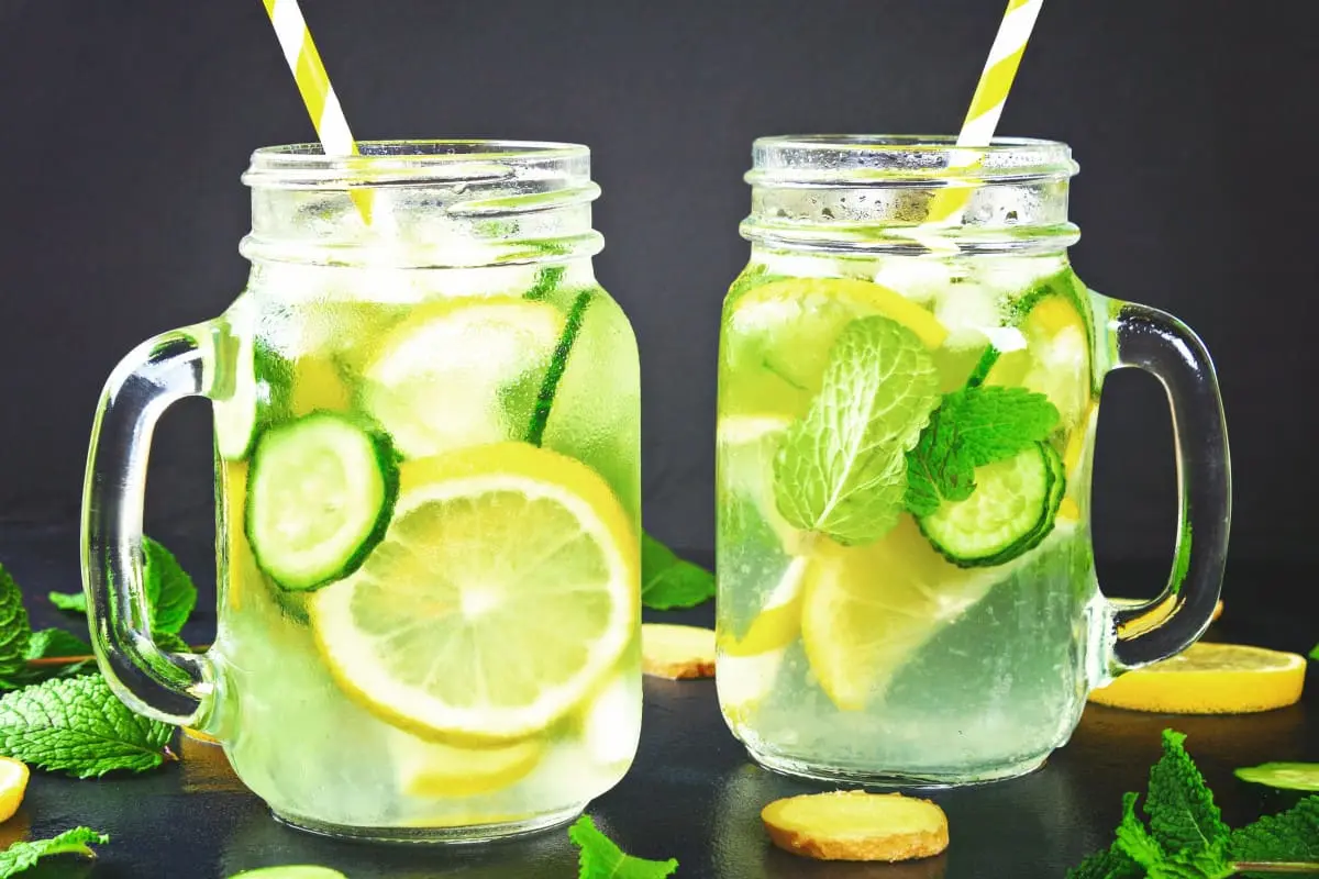 Eau détox concombre, citron, gingembre et menthe