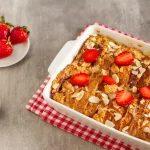 Pudding aux fraises et restes de pain