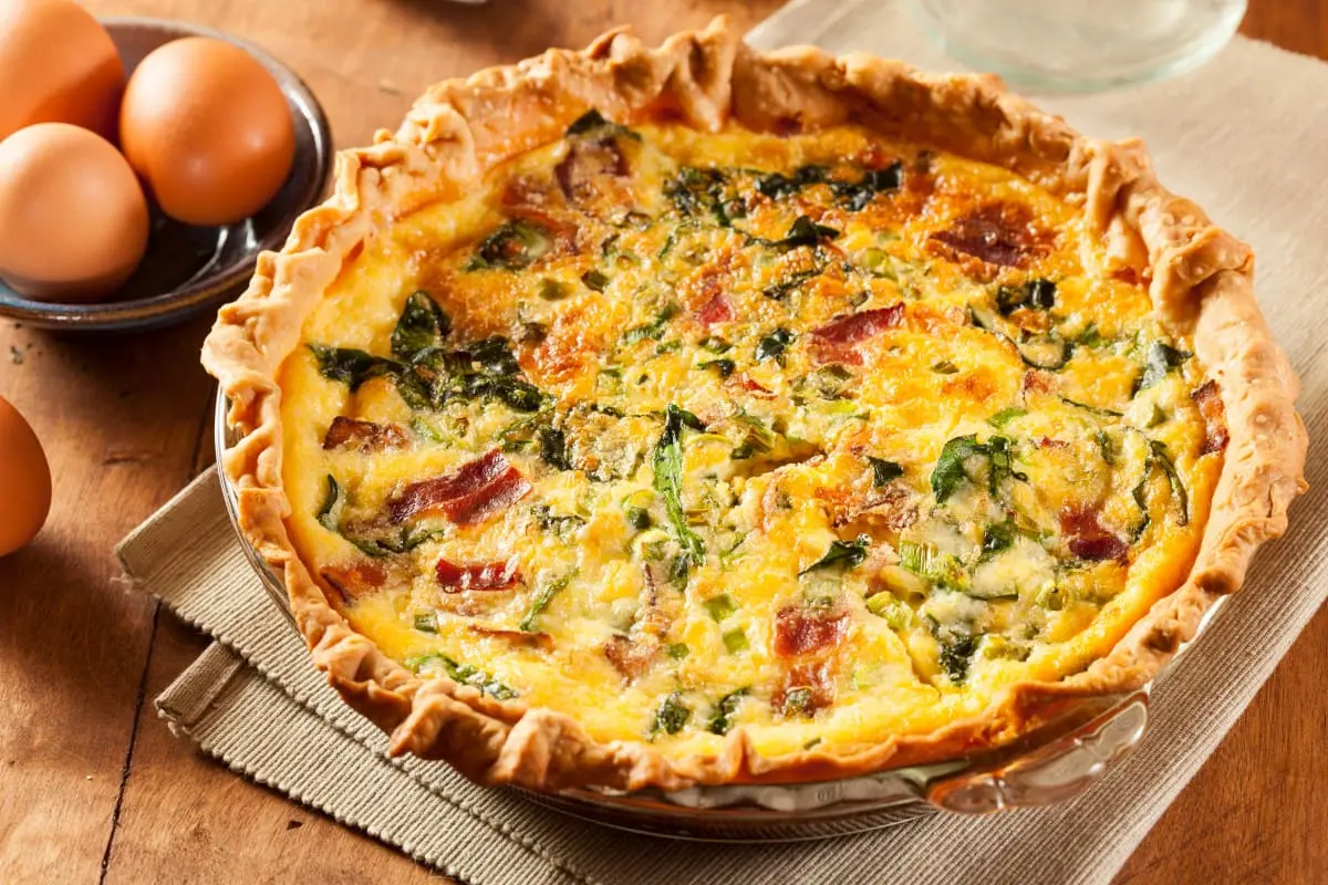 Quiche aux épinards et aux lardons à la crème fraîche