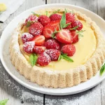 Tarte au citron et aux fraises à la menthe