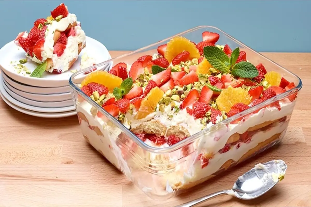 Tiramisu aux fraises, aux pistaches et à l’orange 