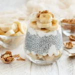 Parfait à la banane graines de chia et noix