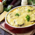 Gratin d'aubergines à la sauce béchamel (moussaka)