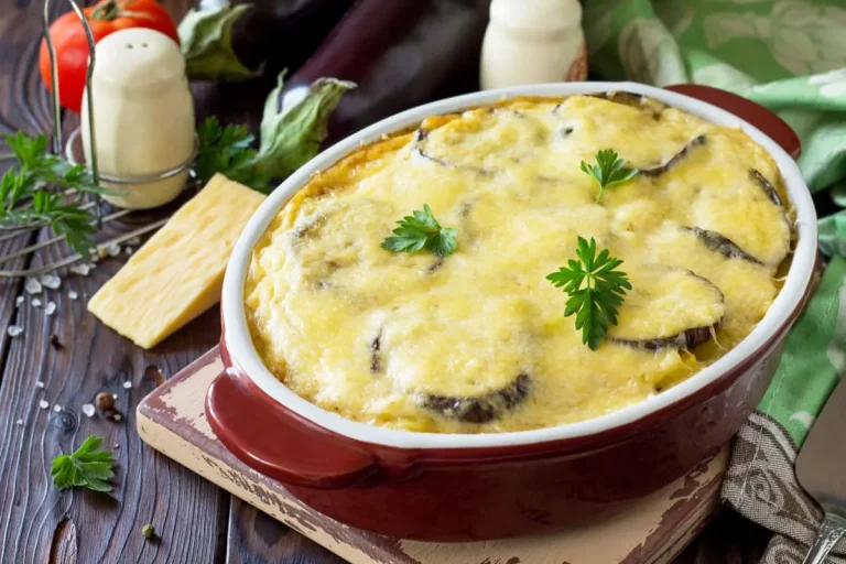 Gratin d’aubergines à la sauce béchamel (moussaka)